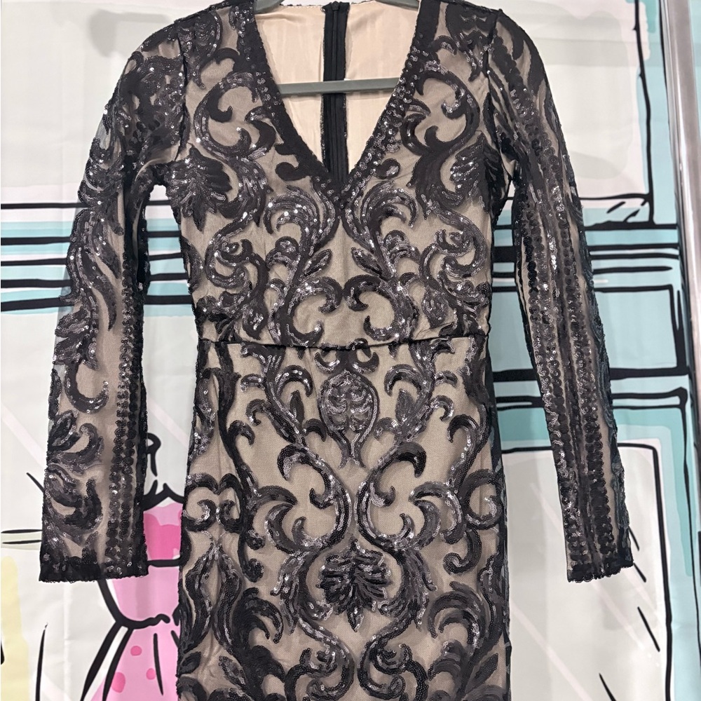 Elegant Black Sequin Dress - Picture 2 of 3